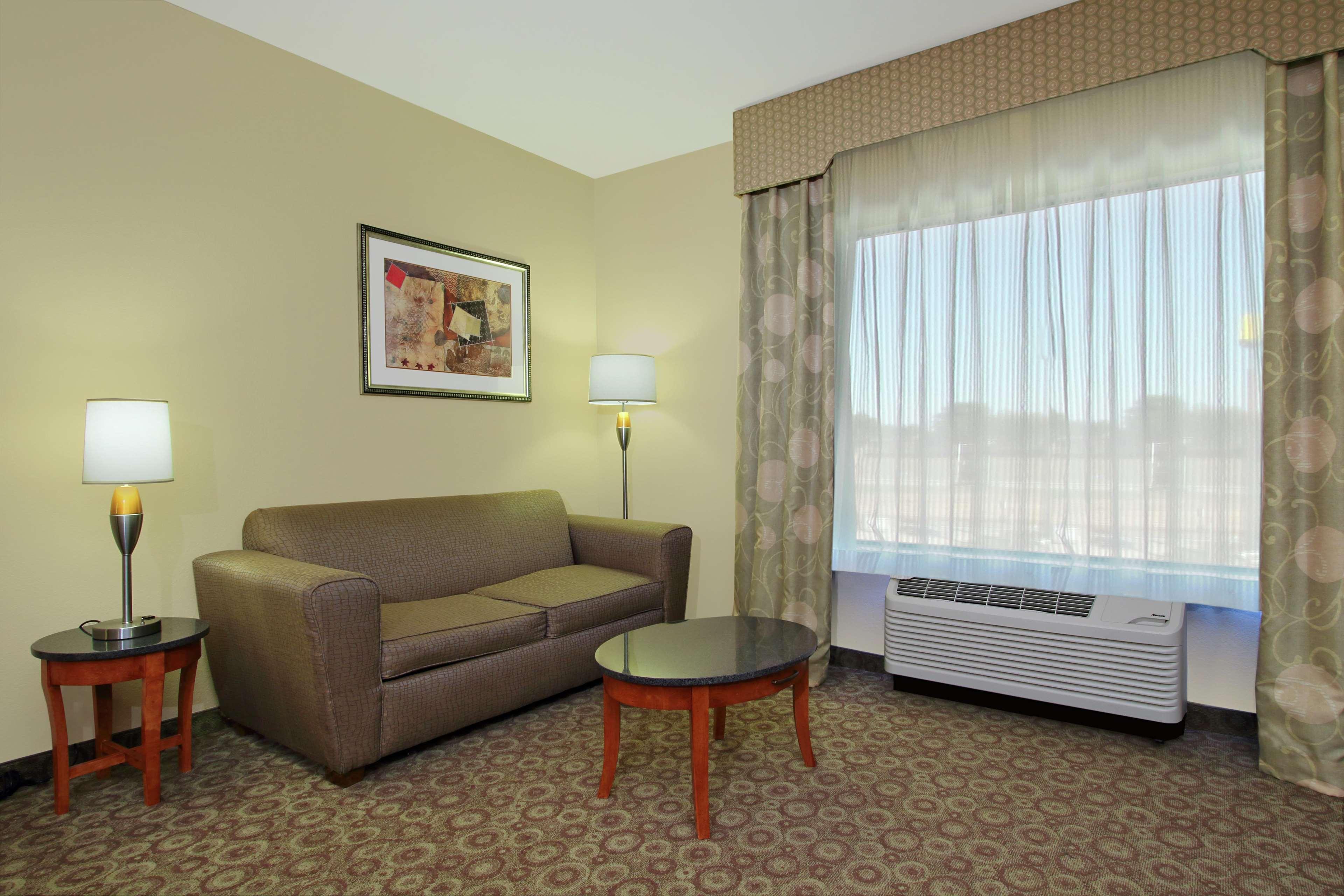 Hampton Inn & Suites Buffalo Bagian luar foto