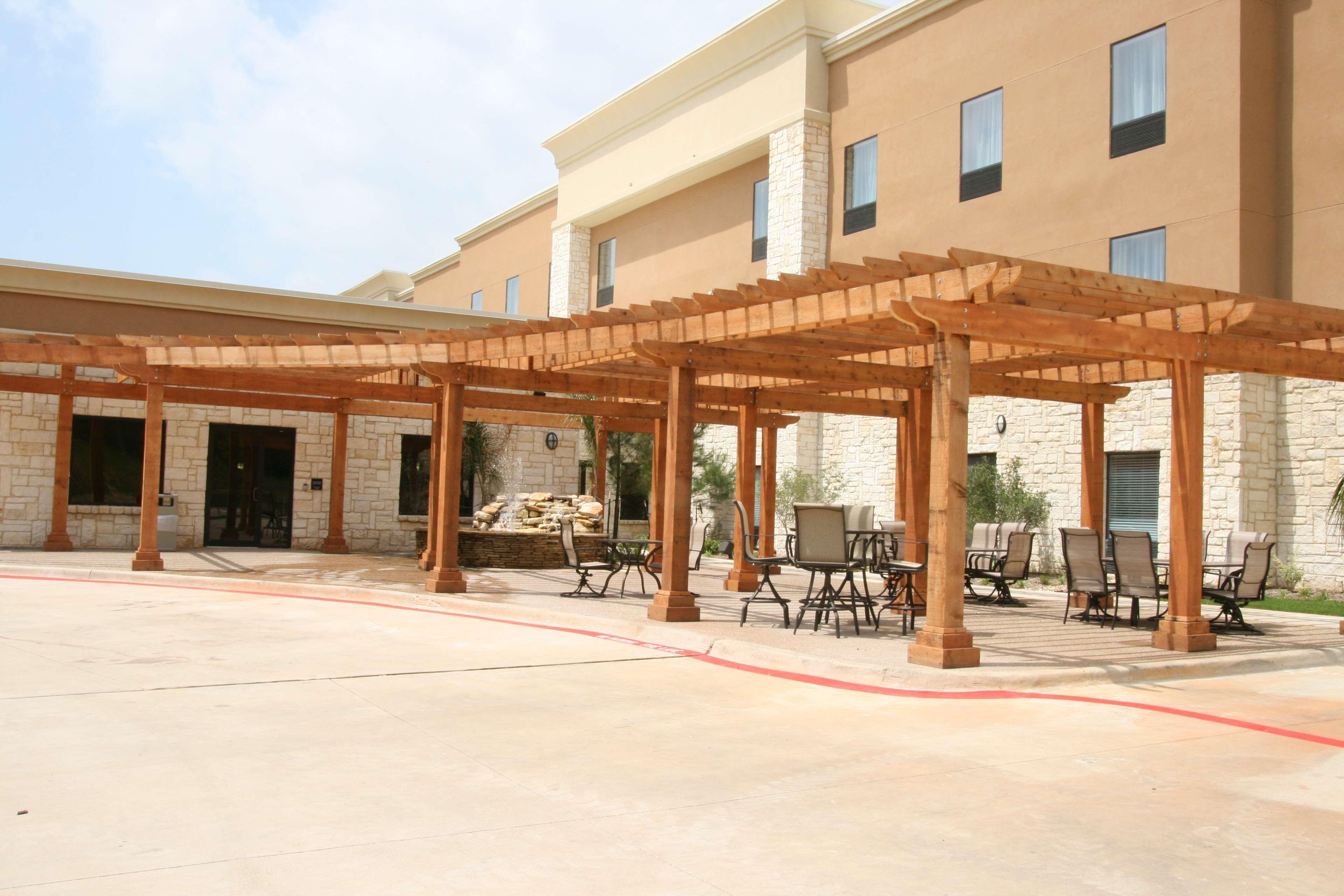 Hampton Inn & Suites Buffalo Bagian luar foto