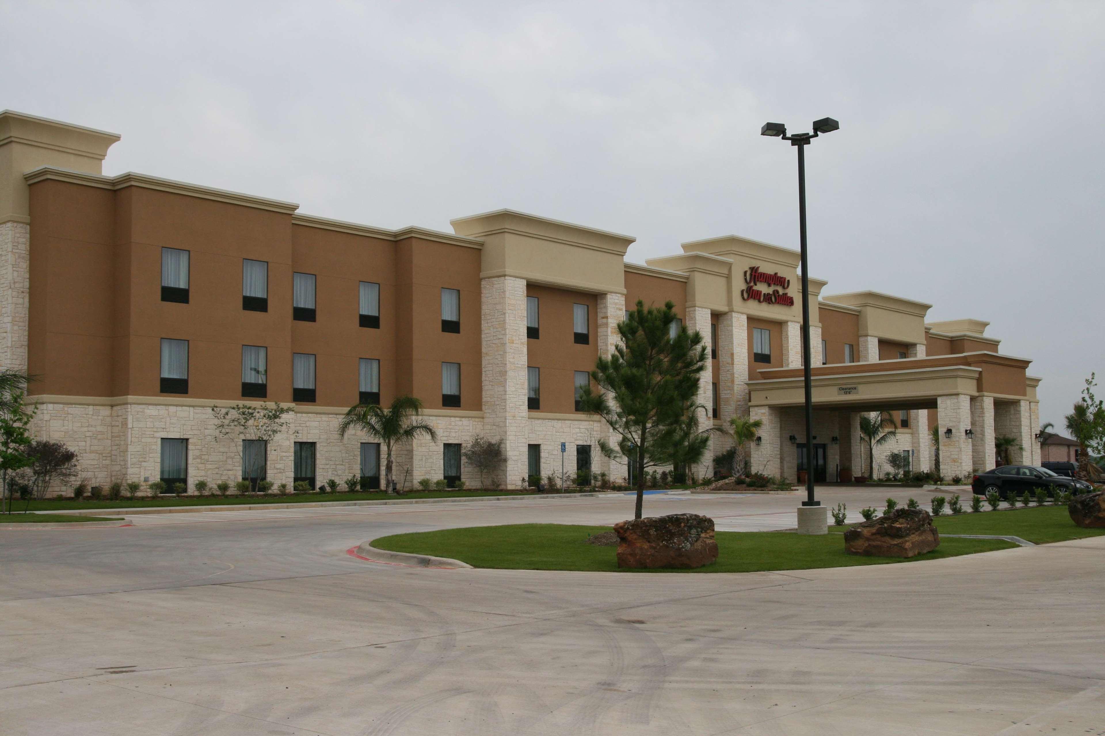 Hampton Inn & Suites Buffalo Bagian luar foto