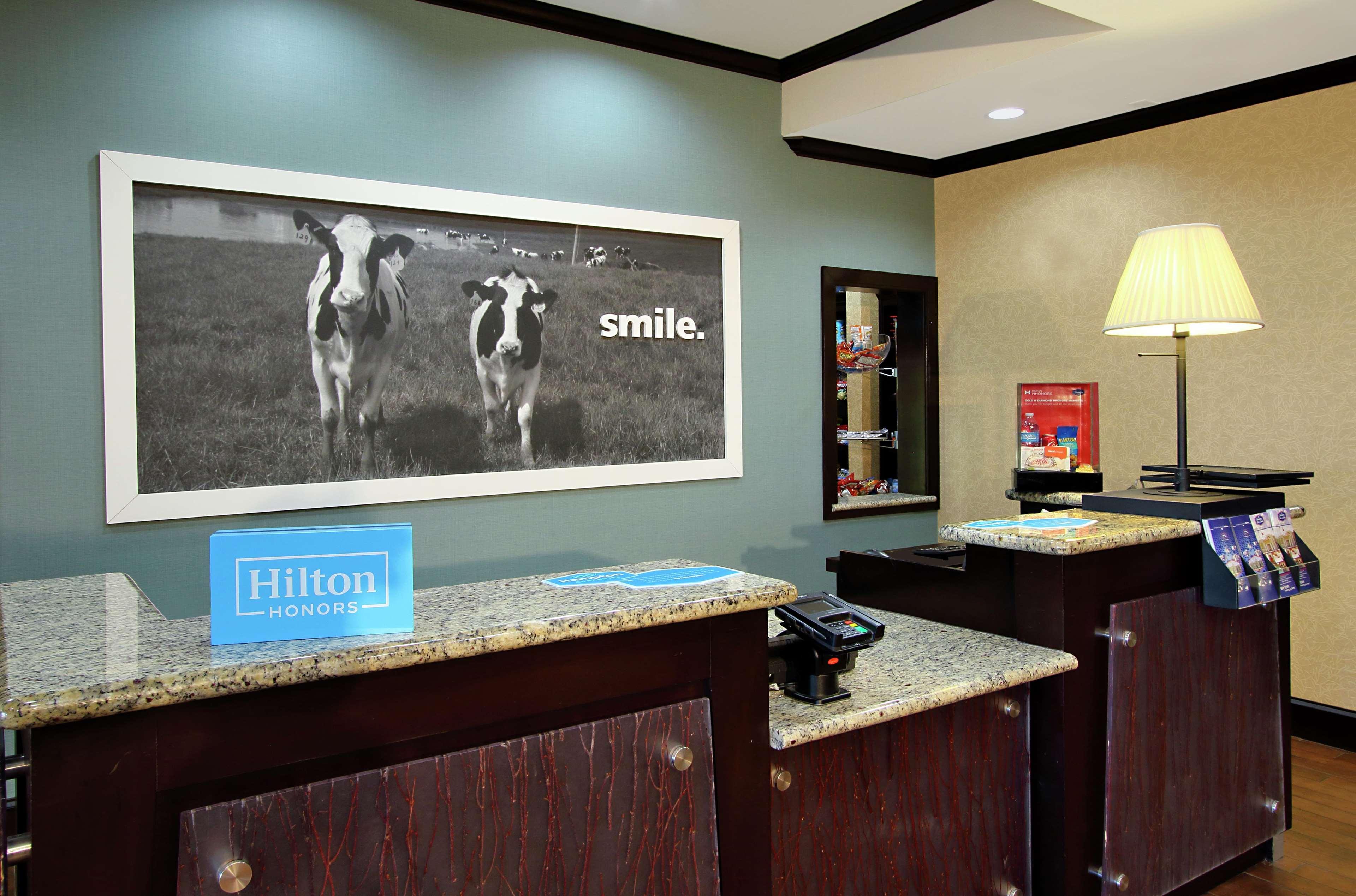 Hampton Inn & Suites Buffalo Bagian luar foto