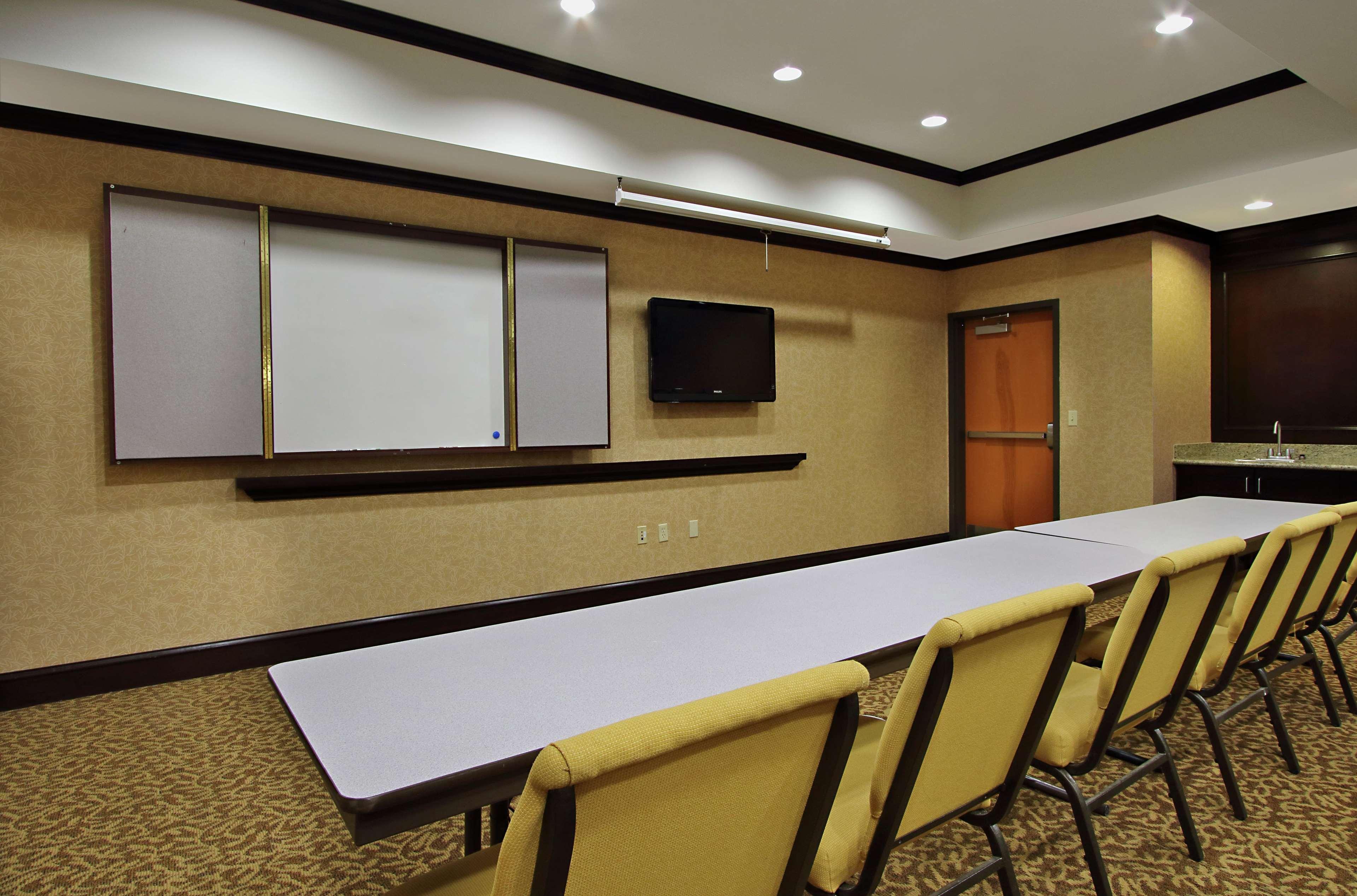 Hampton Inn & Suites Buffalo Bagian luar foto
