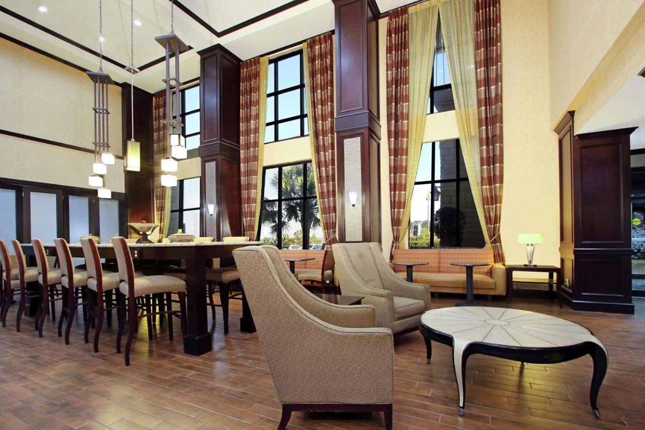 Hampton Inn & Suites Buffalo Bagian luar foto