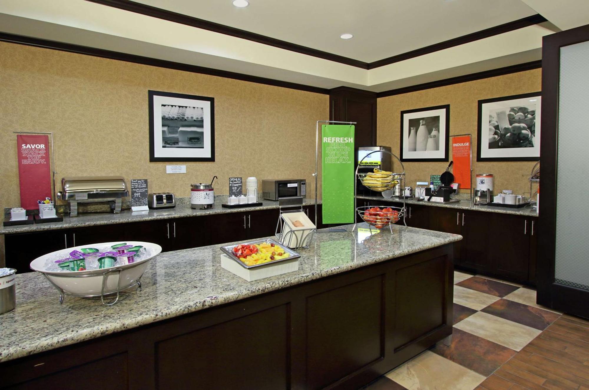 Hampton Inn & Suites Buffalo Bagian luar foto